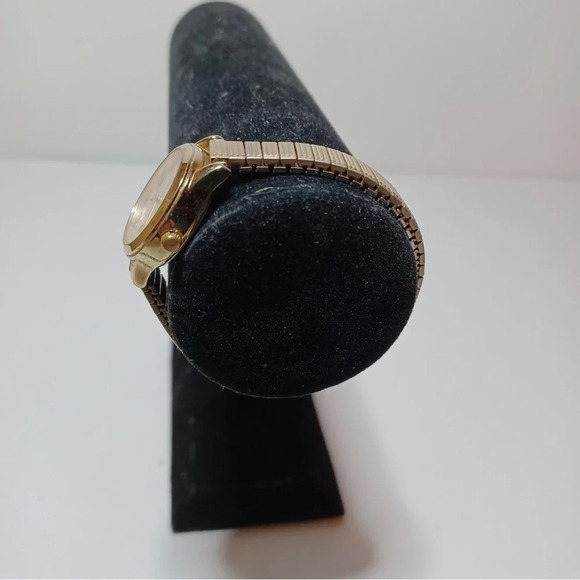 Womens TIMEX INDIGLO MOP WR30M GOLD TONE - NEW battery L1 - Picture 2 of 6